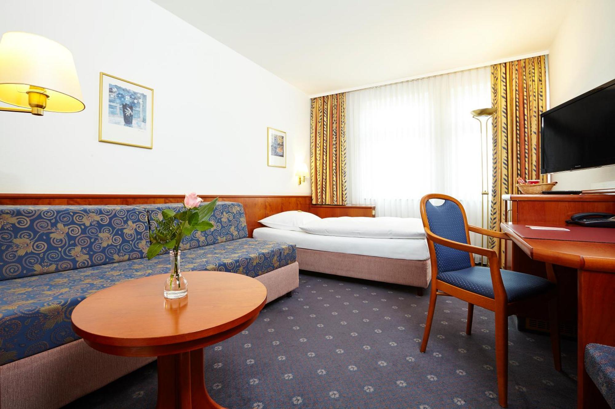 Trans World Hotel Columbus Зелингенщад Екстериор снимка